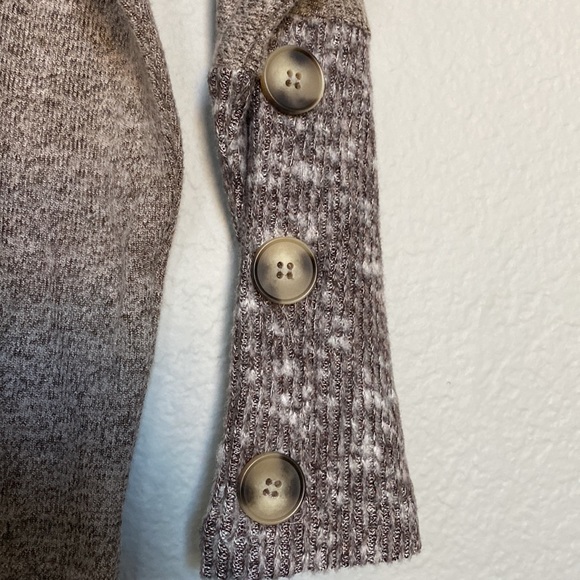 **BRAND NEW** Long sleeve tee - Picture 2 of 4